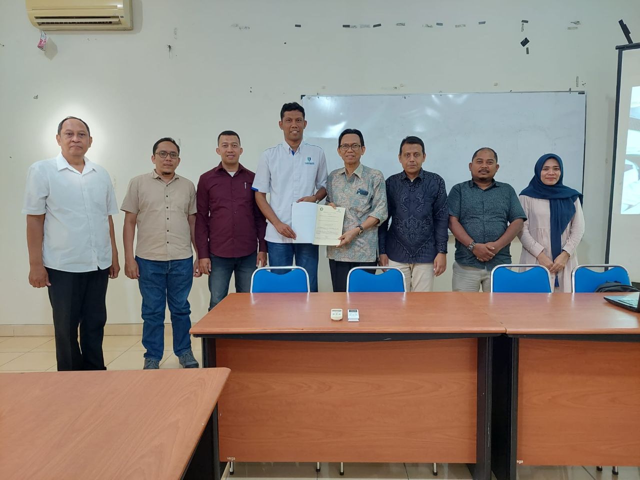 Tahniah diucapkan kepada Prof. Madya Dr. Ramadhansyah Putra Jaya, Fakulti Teknologi Kejuruteraan Awam, UMPSA di atas lantikan sebgai Visiting Professor di Universitas Iskandar Muda, Aceh, Indonesia